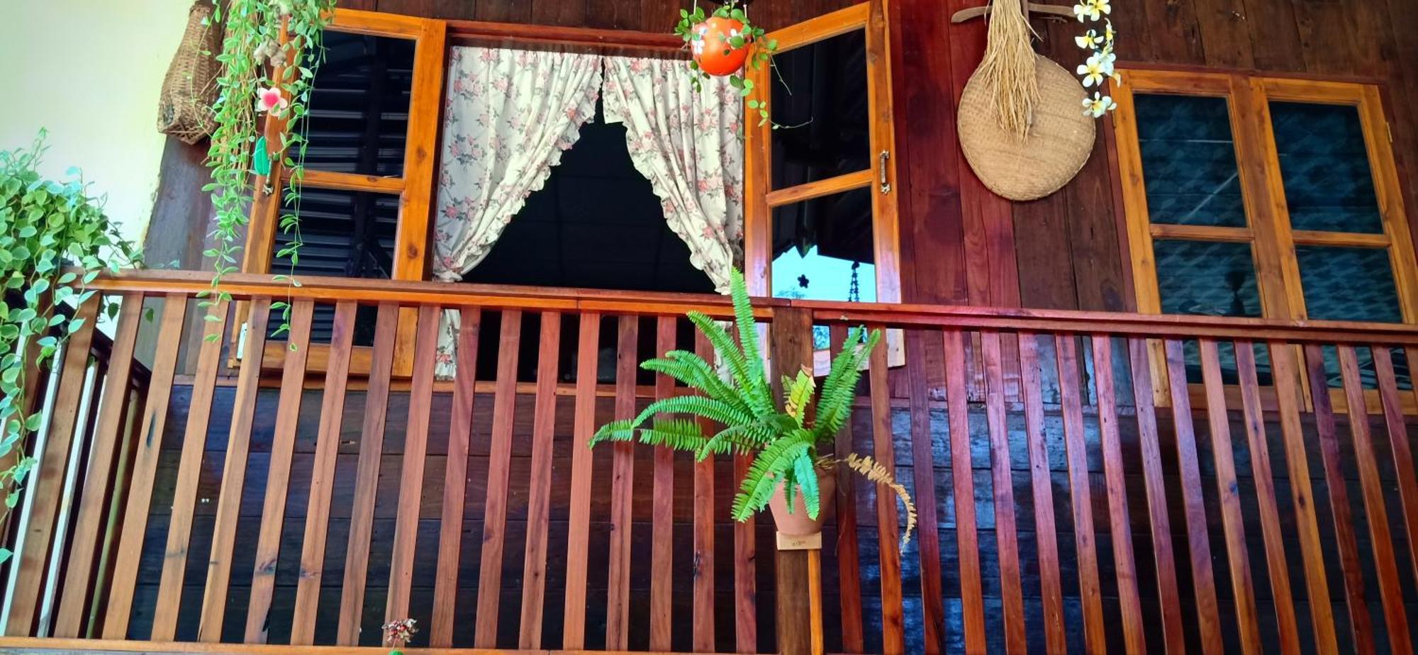 เฮือนน้ำน่าน House By The River Nan Uttaradit Eksteriør bilde